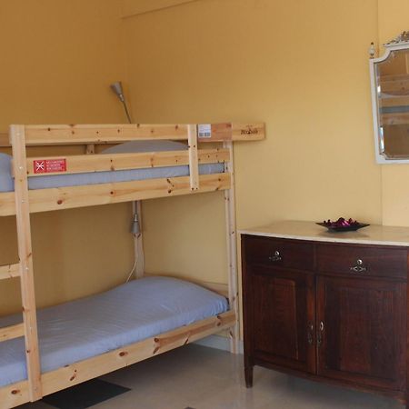 Ericeira Chill Hill Hostel & Private Rooms - Peach Garden الغرفة الصورة