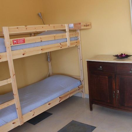 Ericeira Chill Hill Hostel & Private Rooms - Peach Garden الغرفة الصورة