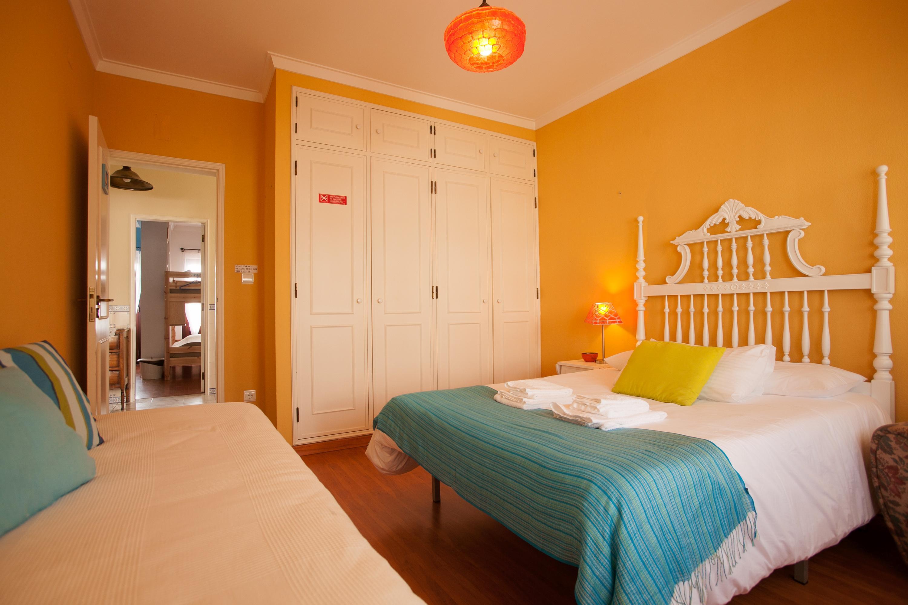 Ericeira Chill Hill Hostel & Private Rooms - Peach Garden المظهر الخارجي الصورة