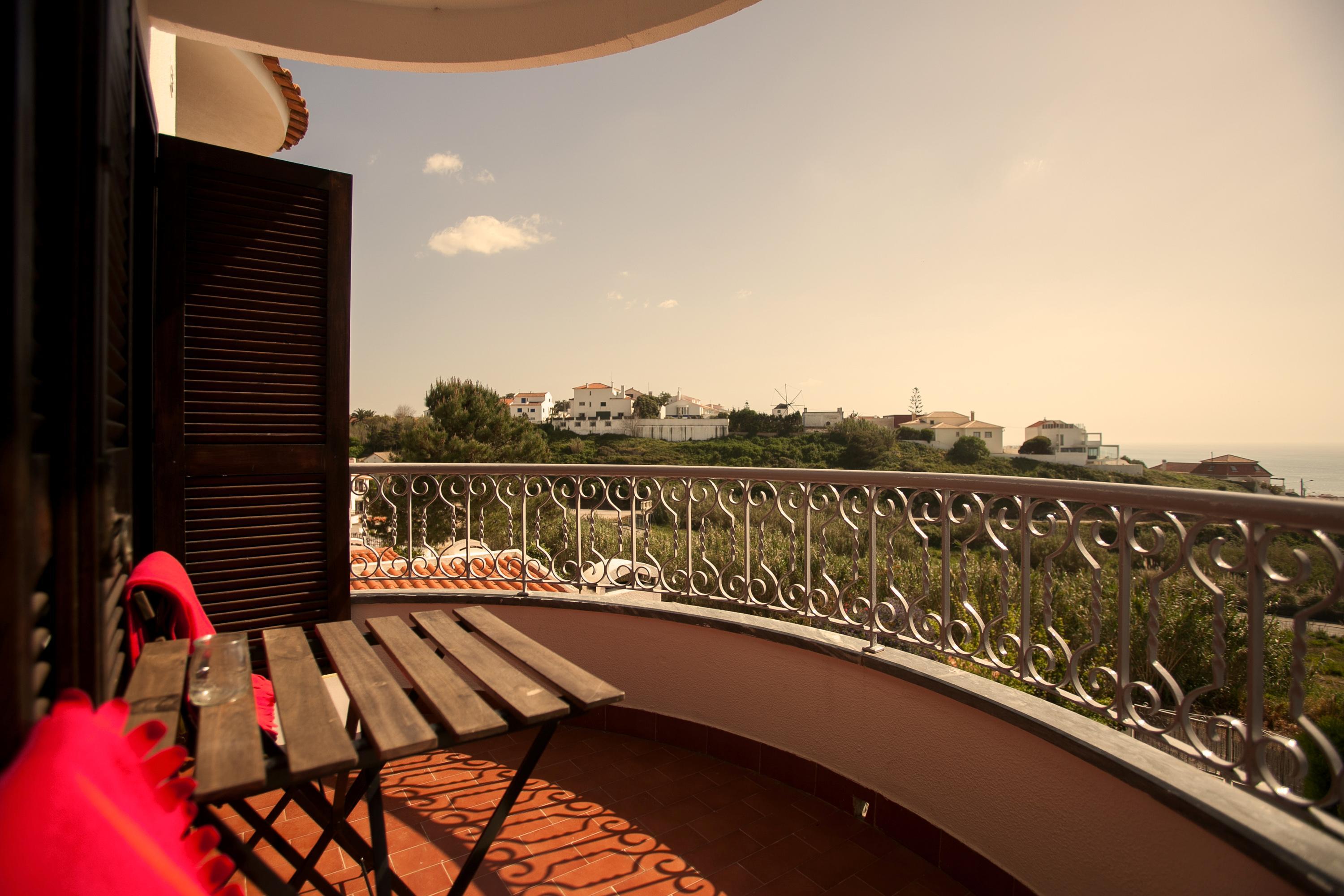 Ericeira Chill Hill Hostel & Private Rooms - Peach Garden المظهر الخارجي الصورة