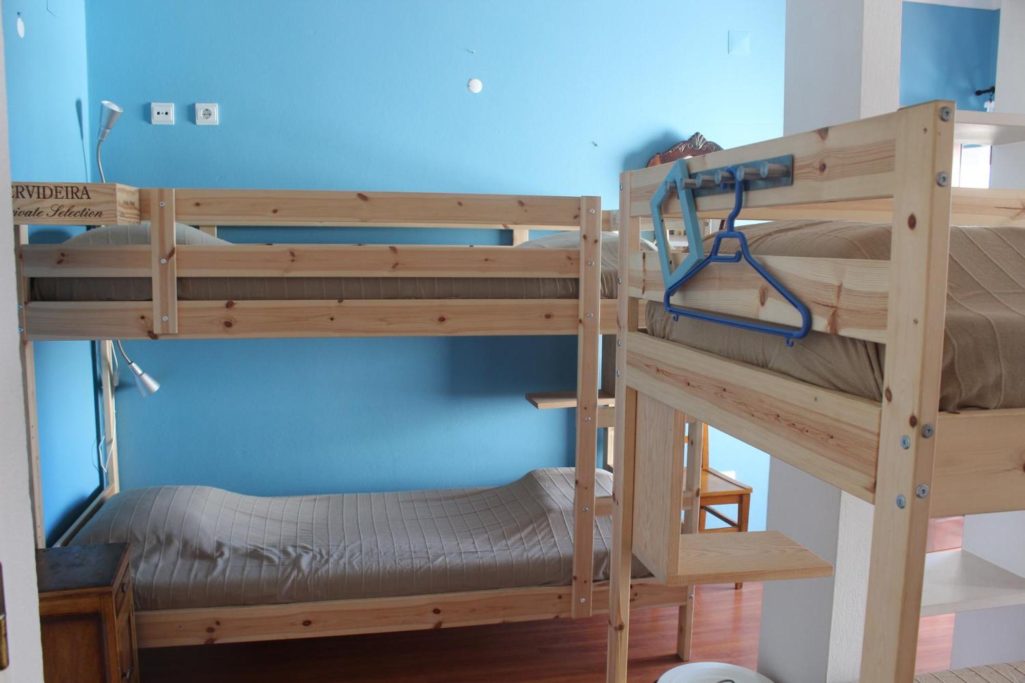 Ericeira Chill Hill Hostel & Private Rooms - Peach Garden الغرفة الصورة