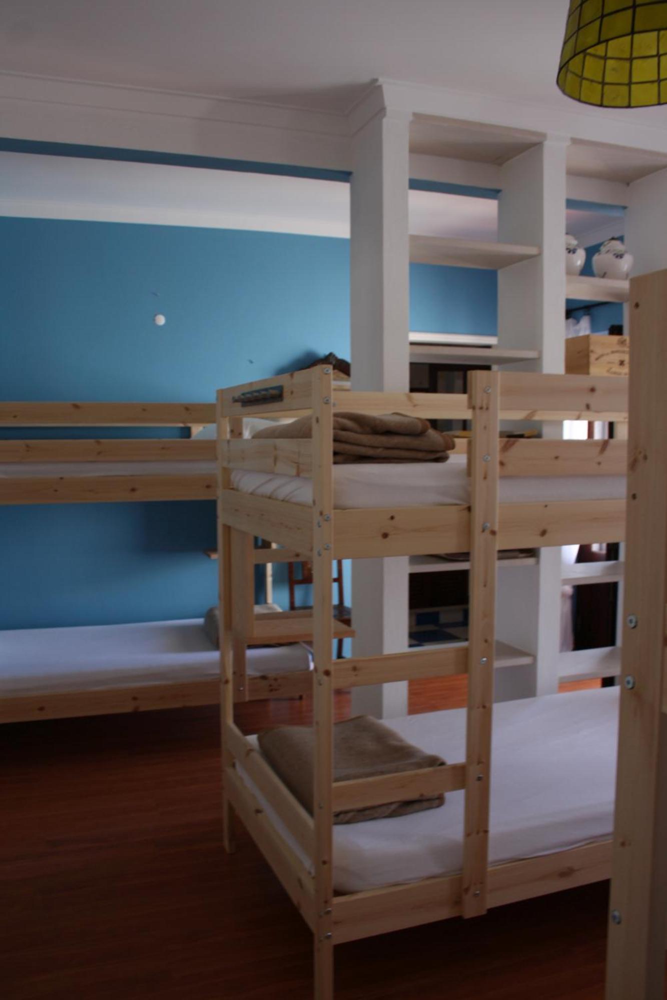 Ericeira Chill Hill Hostel & Private Rooms - Peach Garden الغرفة الصورة