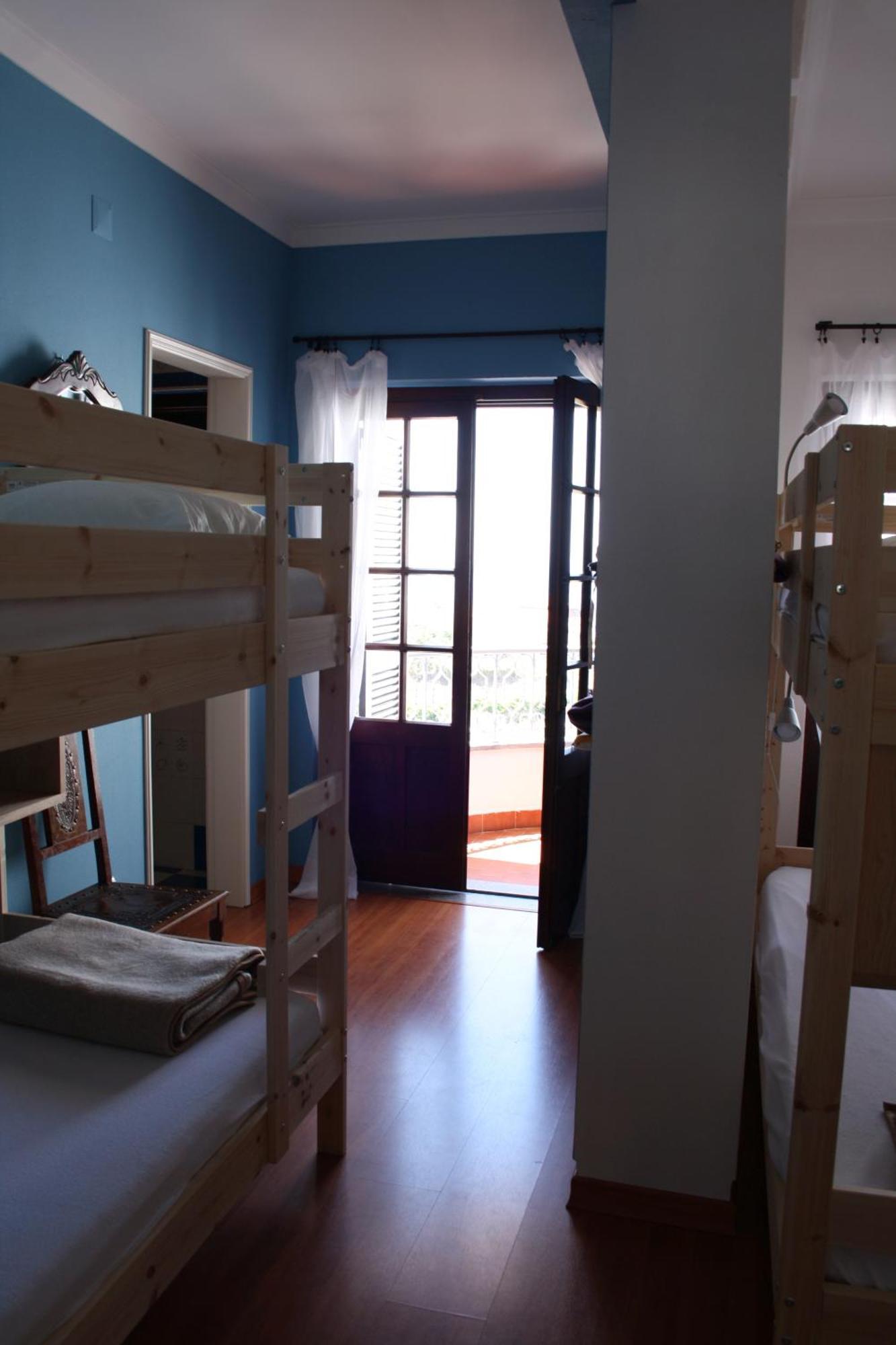 Ericeira Chill Hill Hostel & Private Rooms - Peach Garden الغرفة الصورة