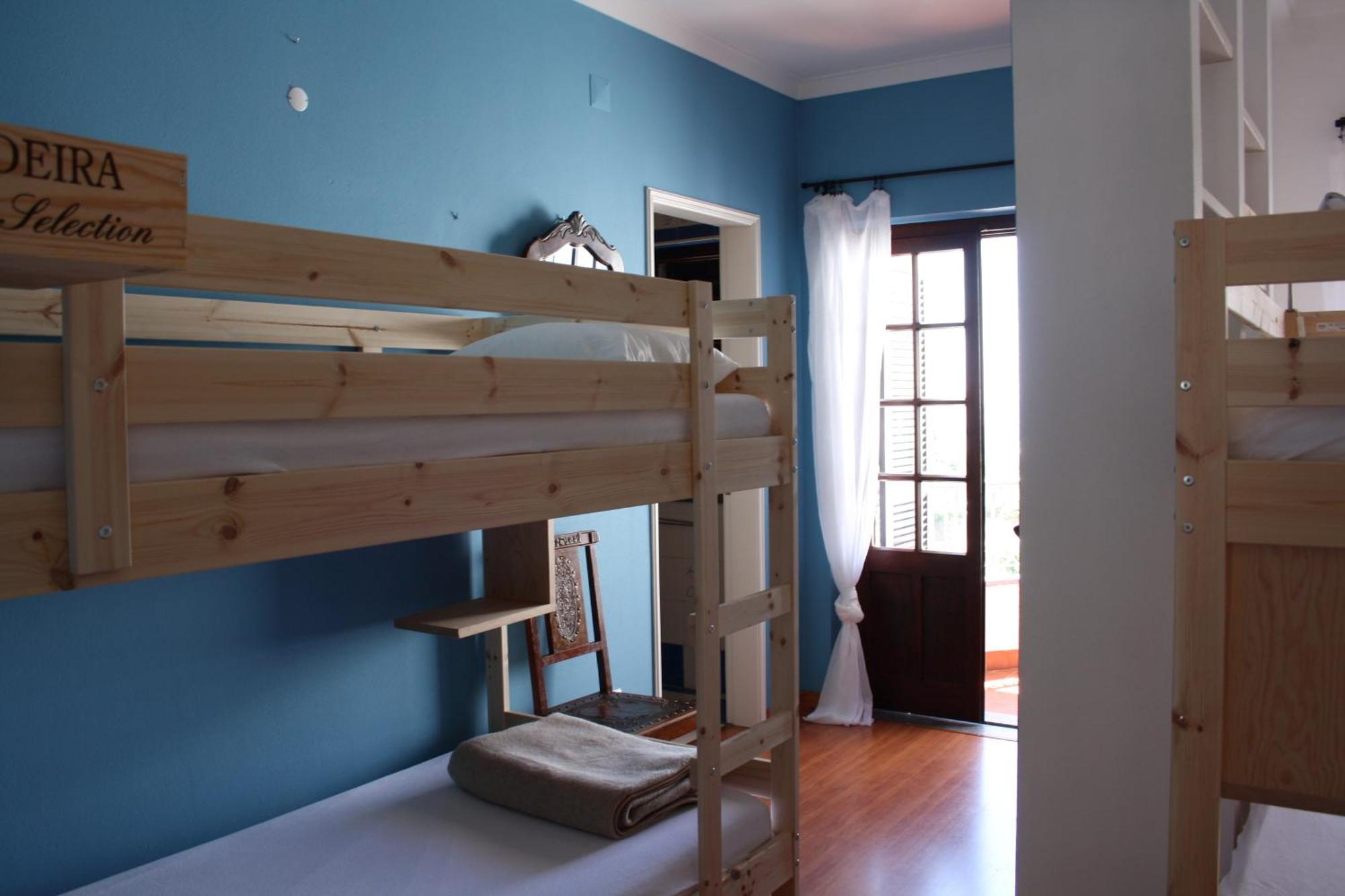 Ericeira Chill Hill Hostel & Private Rooms - Peach Garden الغرفة الصورة