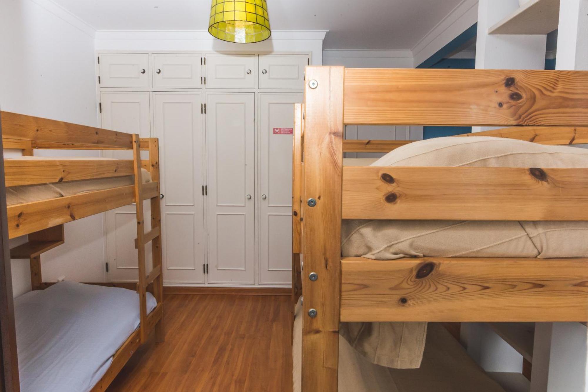 Ericeira Chill Hill Hostel & Private Rooms - Peach Garden الغرفة الصورة