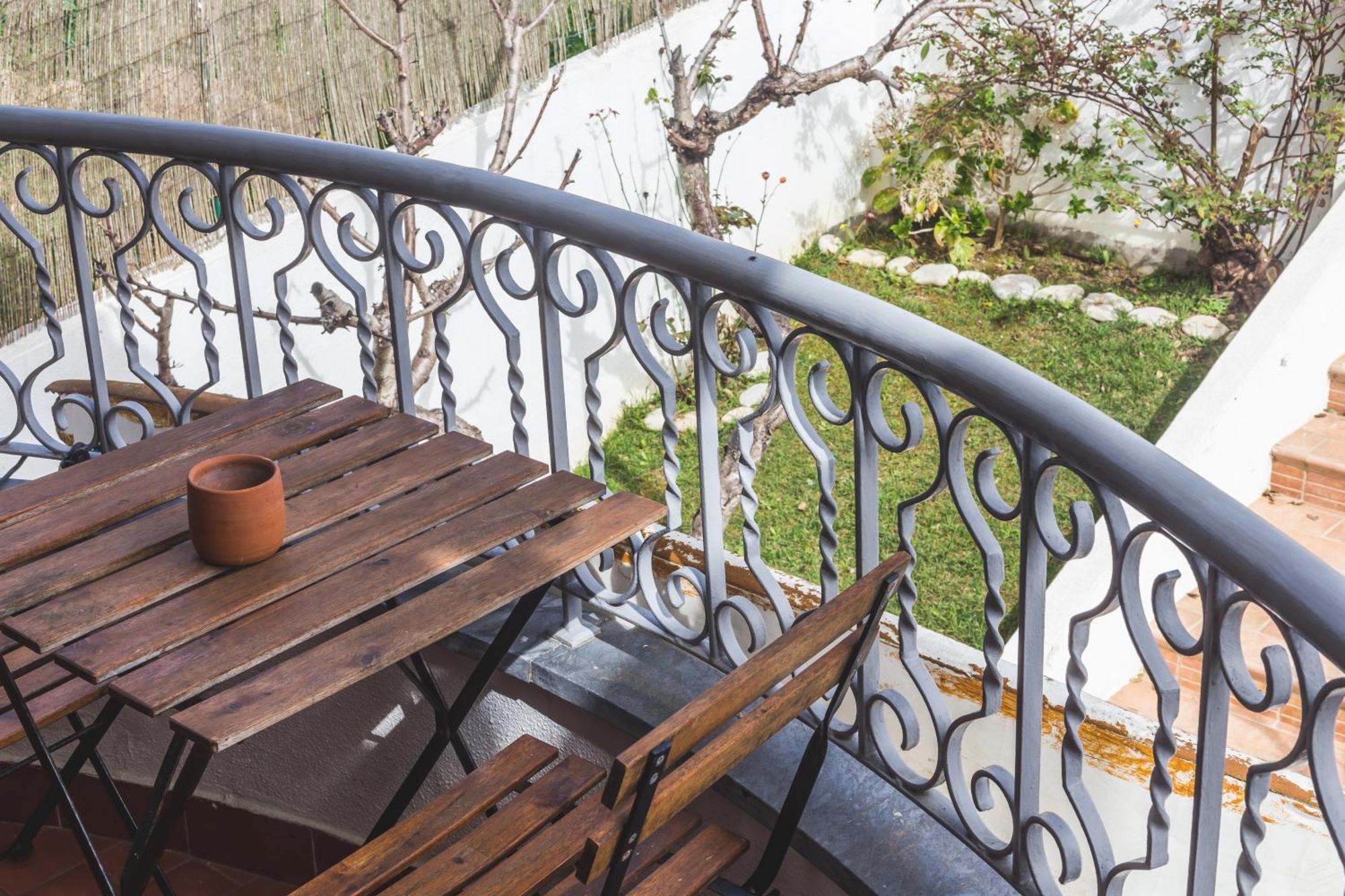 Ericeira Chill Hill Hostel & Private Rooms - Peach Garden الغرفة الصورة