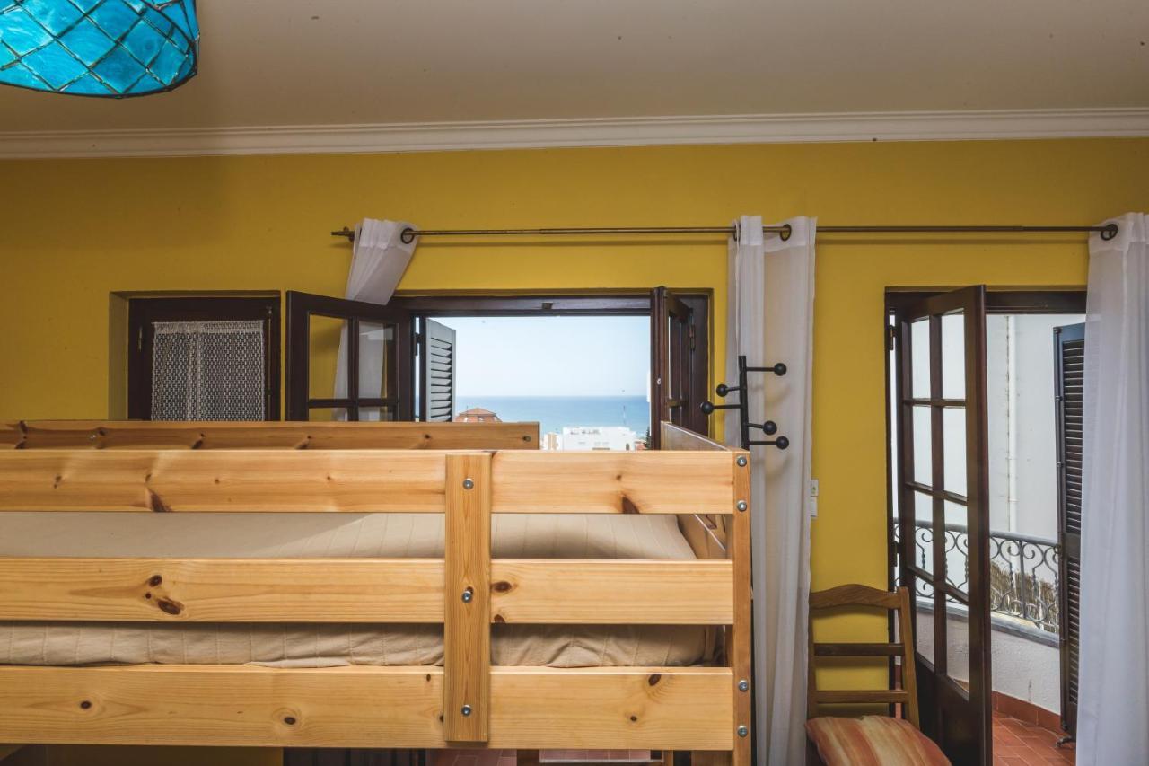Ericeira Chill Hill Hostel & Private Rooms - Peach Garden المظهر الخارجي الصورة