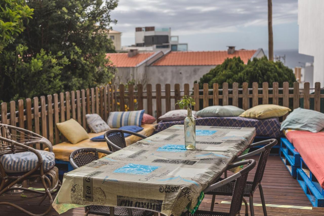 Ericeira Chill Hill Hostel & Private Rooms - Peach Garden المظهر الخارجي الصورة