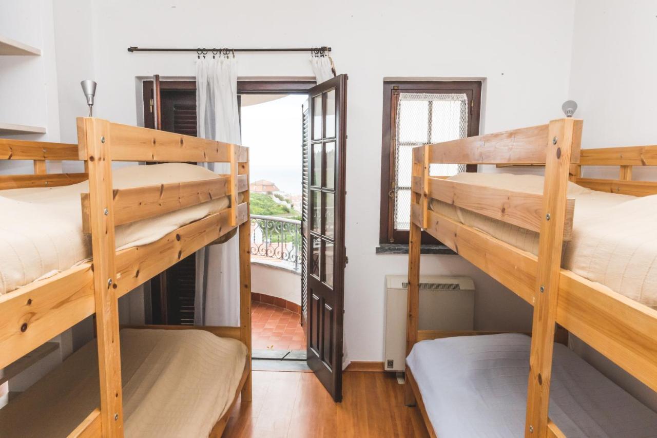 Ericeira Chill Hill Hostel & Private Rooms - Peach Garden المظهر الخارجي الصورة
