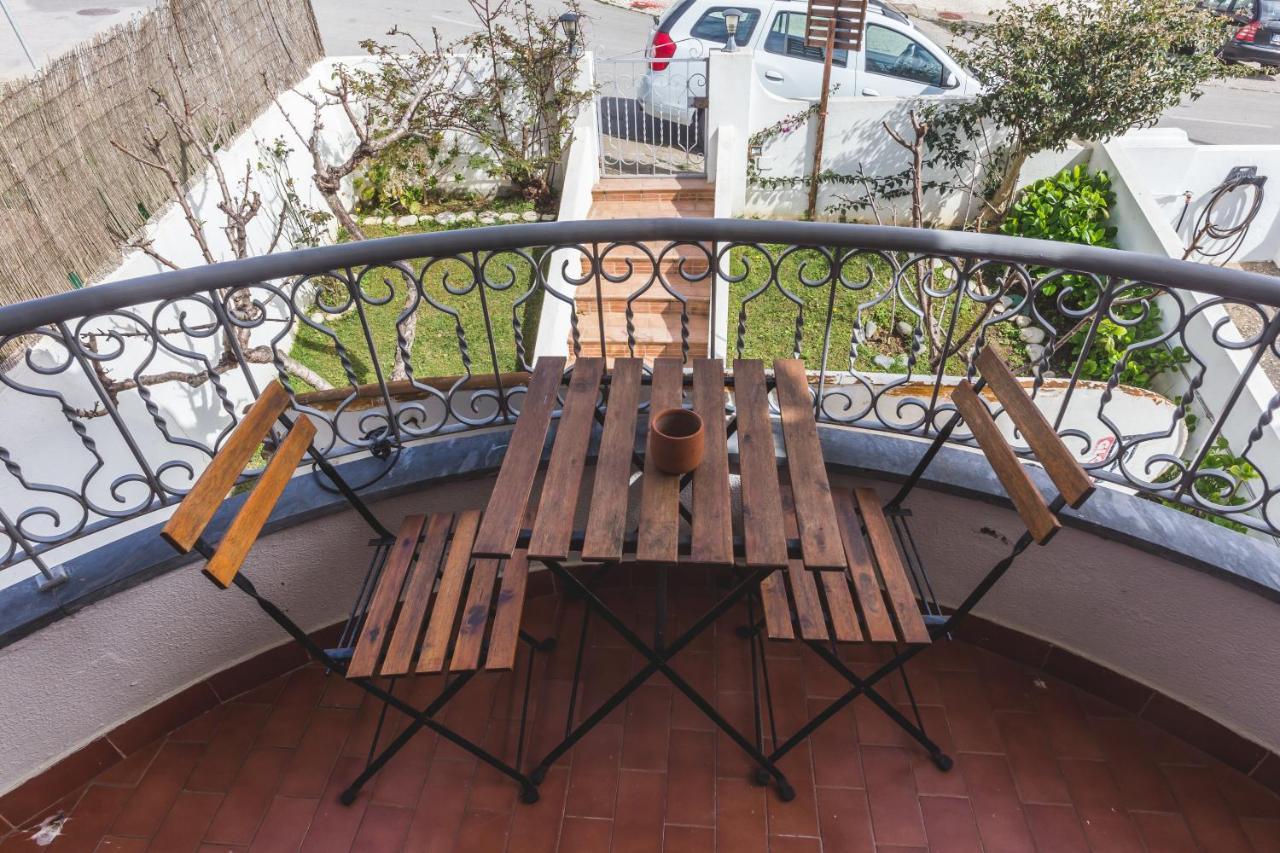 Ericeira Chill Hill Hostel & Private Rooms - Peach Garden المظهر الخارجي الصورة